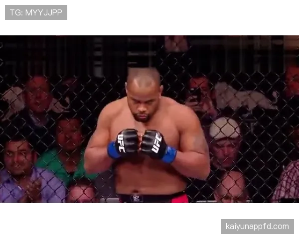 乔恩·琼斯训练完直接去提了辆限量超跑，油门声比对手倒地还响