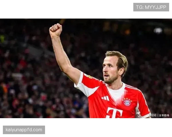 哈里·凯恩训练完顺手拎了三杯冰美式，这自律程度真没谁了