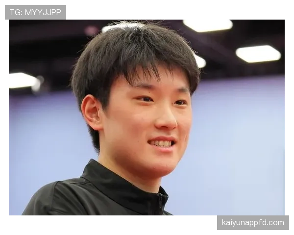 张本智和戴着奢侈手表去训练场，那反差我笑出声