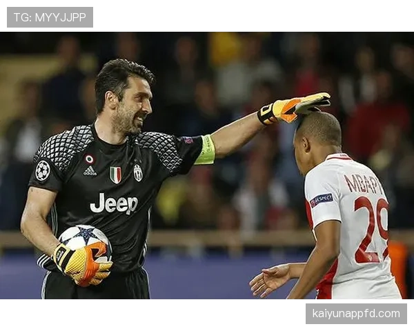 姆巴佩家冰箱里塞满能量饮料，训练完直接拎走一打