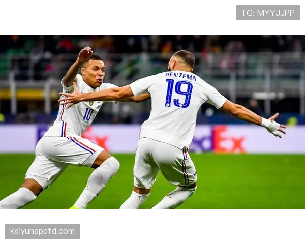 沙滩足球规则：无越位如何影响进攻空间与裁判判罚